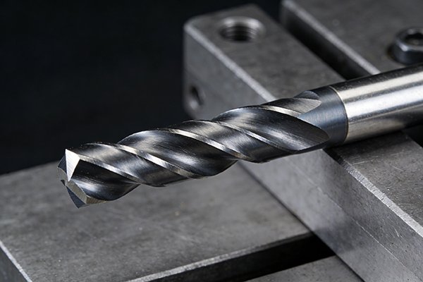 Diagram showing the helix angle on an end mill