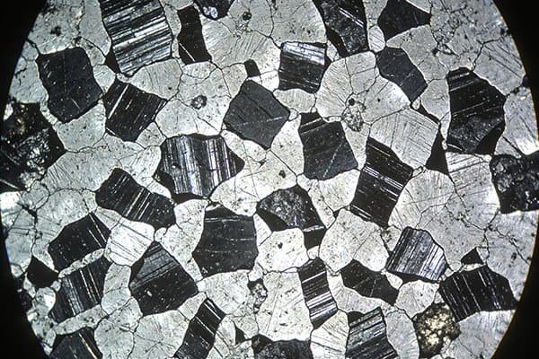 A microscopic view of cast iron's abrasive structure