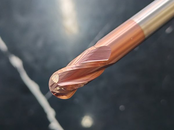 Diagram showing the clearance advantage of a tapered end mill versus a straight one.